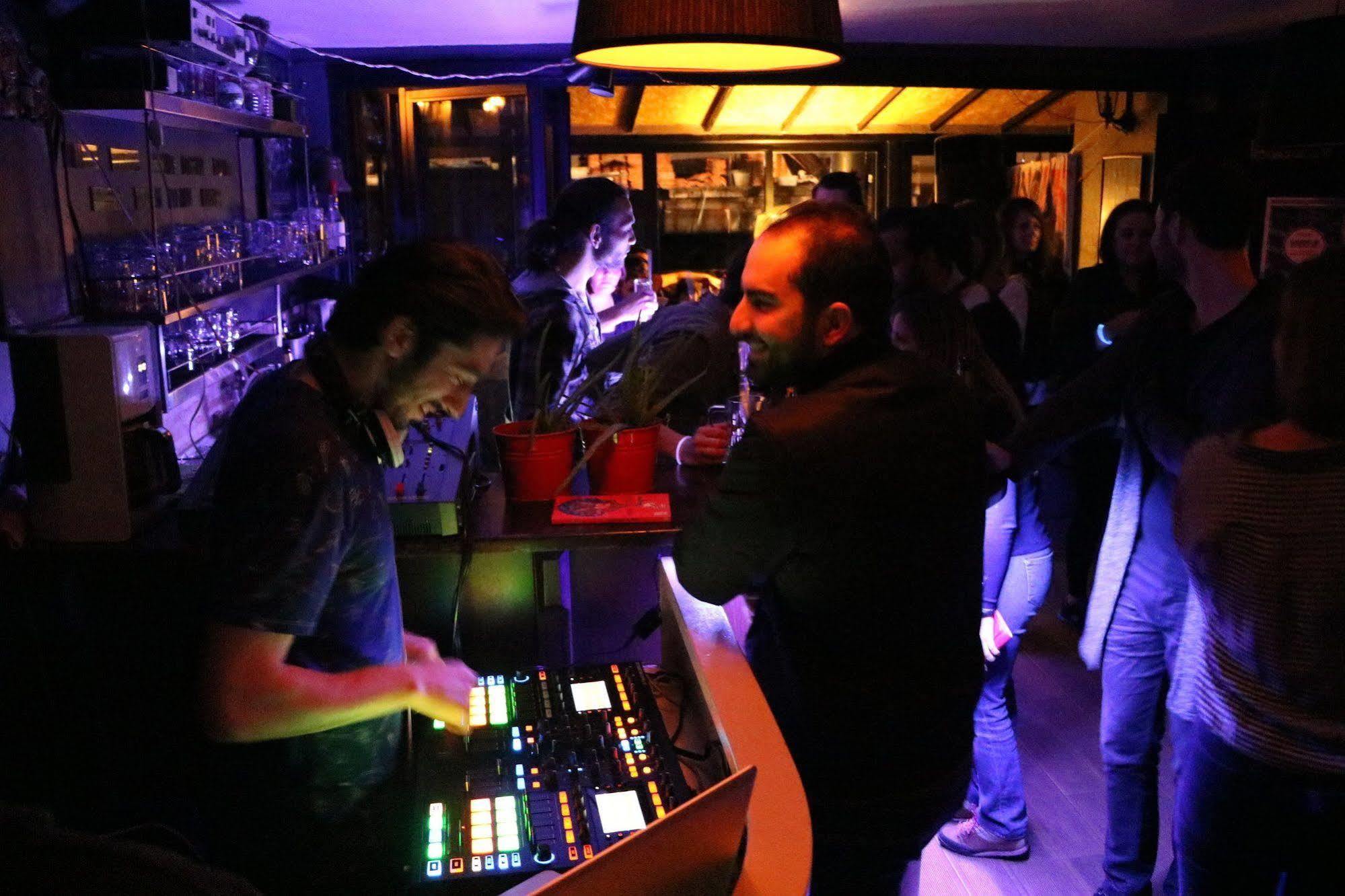 Hush Hostel Moda Istanbul Eksteriør billede